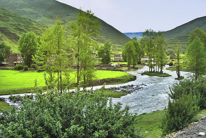 情色很美,丹巴—八美—塔公—新都桥一路的风景,网上都在说塔公一段比