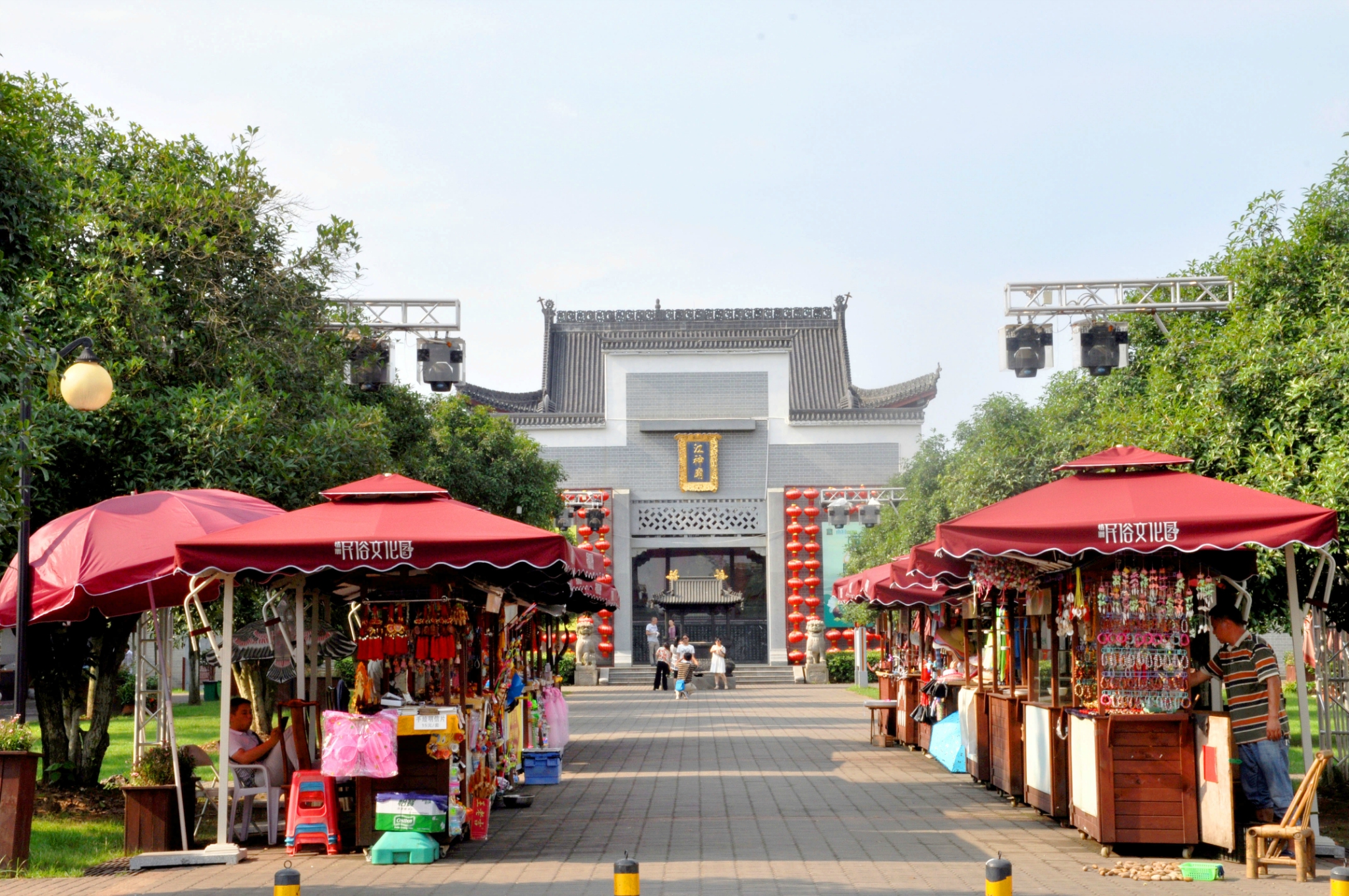 景点主要有庙前街:我游览完岳麓山之后,就坐公交车去长沙市的另一个
