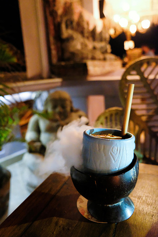 "日式拉面搭配印尼香料，真的是太好吃了……。推荐这里的鸡尾酒，有创意又很好喝。鳗鱼饭很简单味道却很惊艳_Ji Restaurant Bali"的评论图片