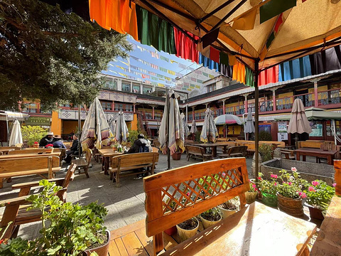 拉萨邦达仓古建酒店·咱们的藏餐馆(八角街2分店)旅游景点图片