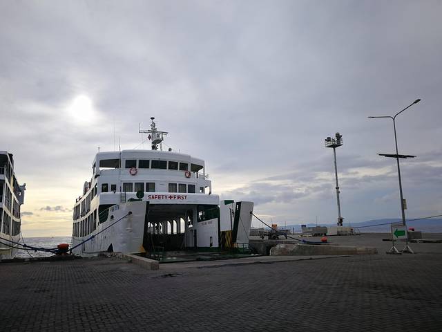 杜马盖地轮渡码头