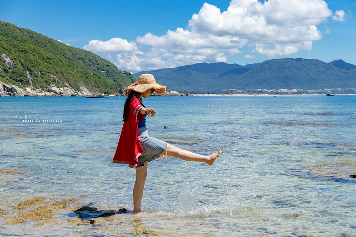 "在 中国 就可以享受曾经只有国外才会享受到的最美海岸线，水是无色，但汇聚到一起却是蓝色的，海水..._太阳湾"的评论图片