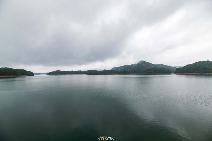 "梅峰岛主要是观景，第二站的渔乐岛则主要是吃喝玩乐的汇总地，天气好的情况下可以体验刺激的水上运动_渔乐岛"的评论图片