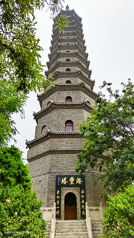 "寺内留有原大觉寺塔基遗址，供奉佛像数尊_大觉寺"的评论图片