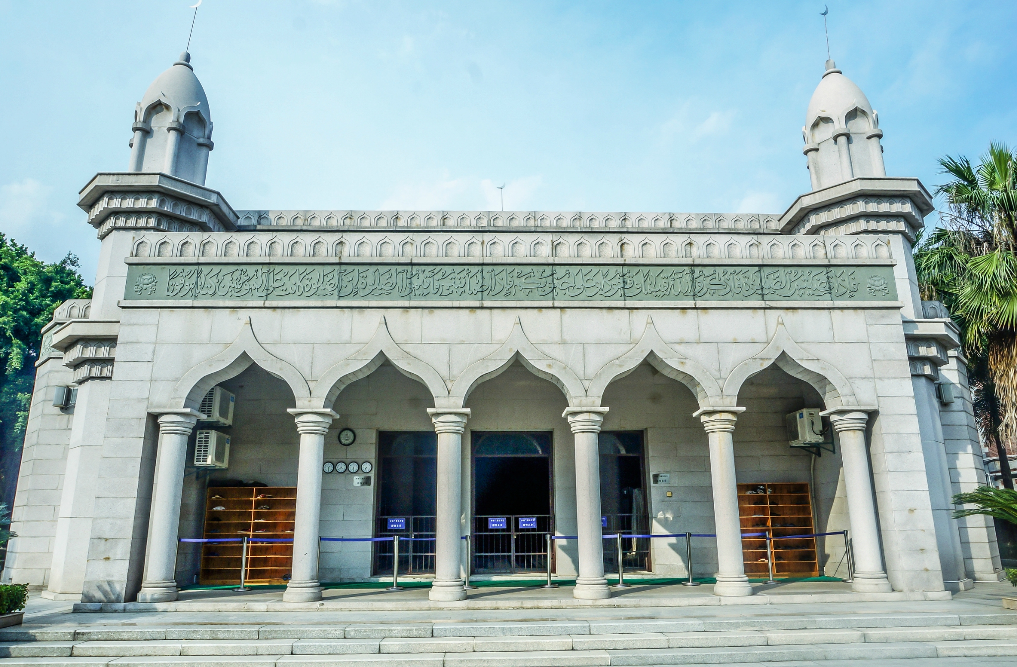 但却是我此行唯一需要购买门票3元入内的寺庙清真寺的礼拜殿不能入内