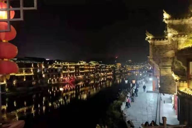 临江餐馆二楼美食部落