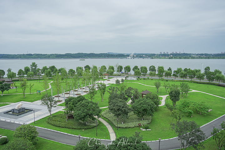 正对湖景的视野超级赞,开窗见绿_常德柳园锦江酒店"的评论图片