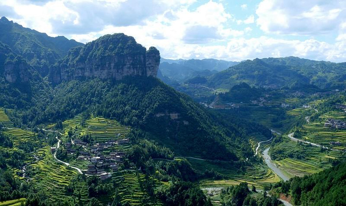 贵州露营好去处之一山美水好风景赞潭中龙珠镇兰山归兰山