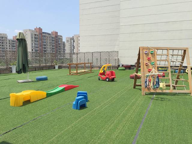 新爱婴蒙台梭利早教中心