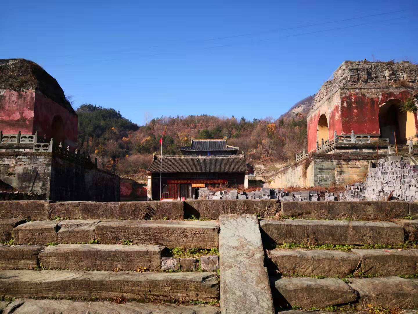 踏残雪徒步西神道问道武当山