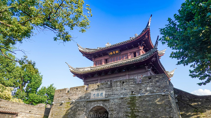 "台州府城文化旅游区（江南长城）门票+（东湖）门票有联票，价格是65，如果单买东湖，就是15元_台州府城文化旅游区"的评论图片