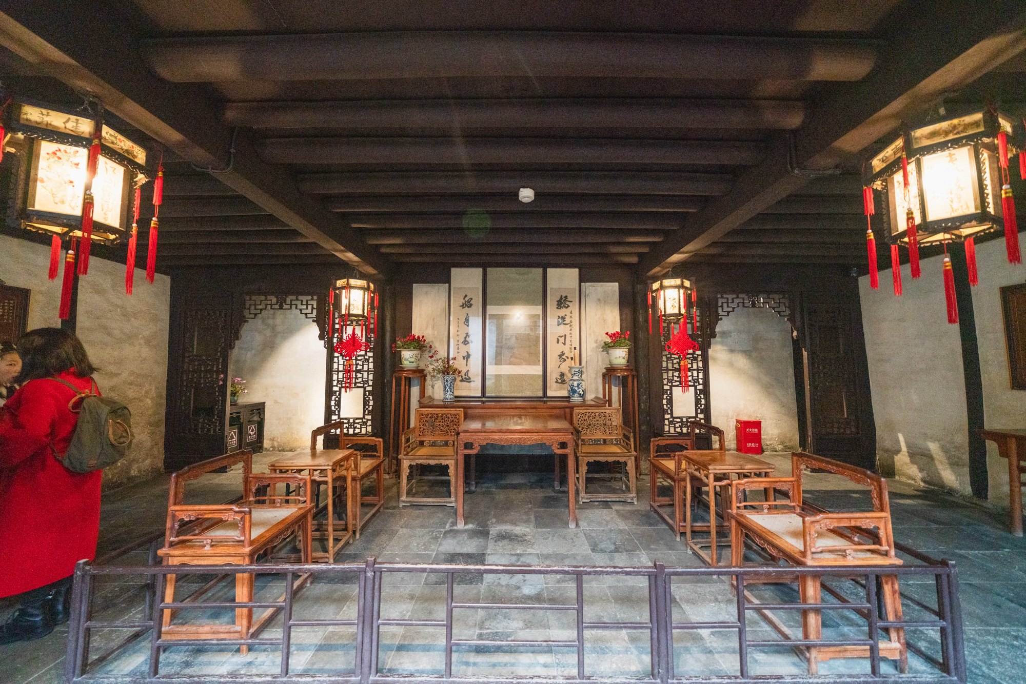 张厅是官宅带有自己的花园轿从门前进船自家中过的布局很有看头