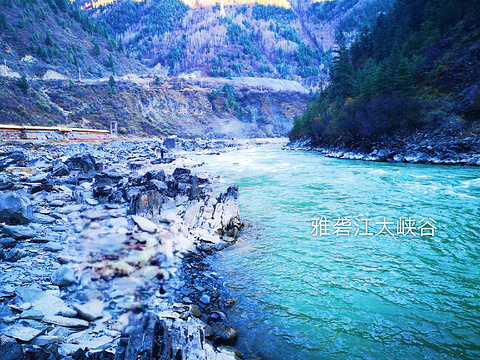雅砻江大峡谷旅游景点攻略图