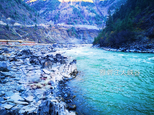 "_雅砻江大峡谷"的评论图片