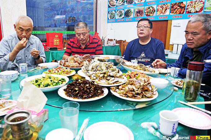 进渔村，吃海鲜图片
