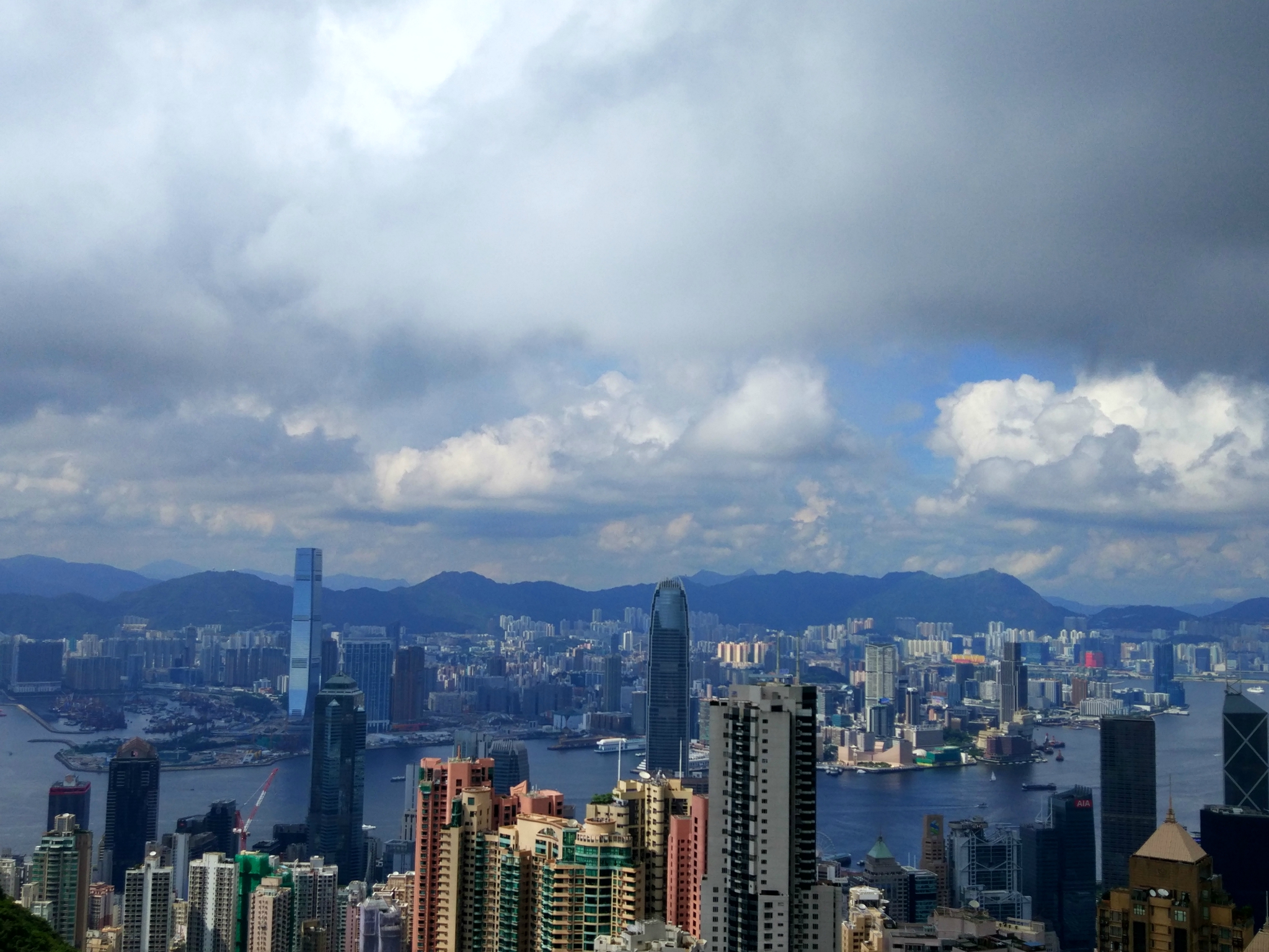 【携程攻略】香港太平山顶景点,在太平山顶可以俯览香港的全景，而且还可以看到半山豪宅，不过那豪宅…