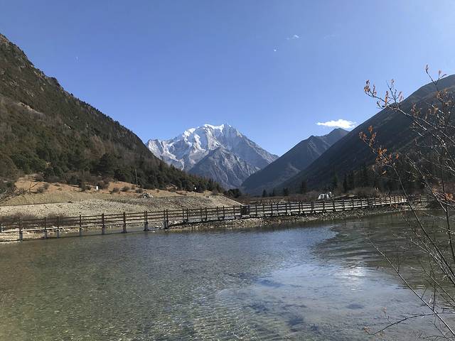 亚拉雪山风景区