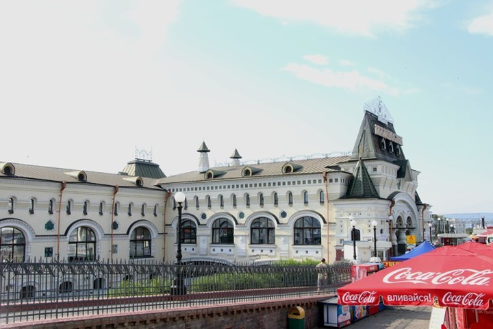 "海参崴火车站是俄罗斯海参崴这片土地上最具俄罗斯建筑风格的一座建筑，让人能联想起17世纪俄罗斯建..._海参崴火车站"的评论图片