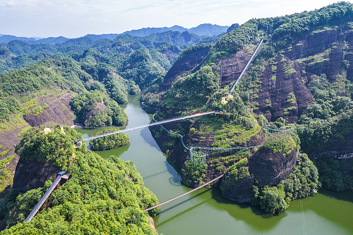 寨的飞拉达项目也是一大特色,总长3000多米,落差110余米的攀岩项目,是