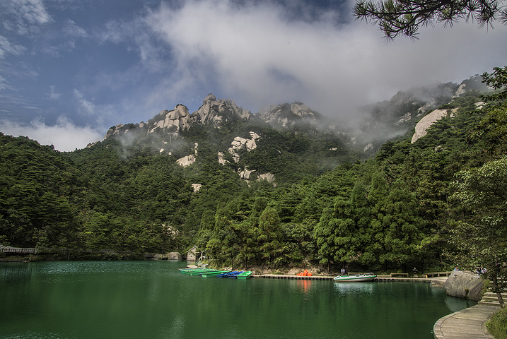 "从炼丹台上看出去的风景，天柱山西关群峰在湖畔生出新的意境_炼丹湖"的评论图片