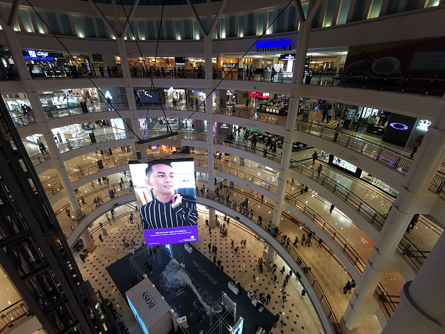 "KLCC阳光广场位于双峰塔底部的裙楼，面积150万平方呎，楼高6层，为吉隆坡著名的购物中心之一_阳光广场"的评论图片