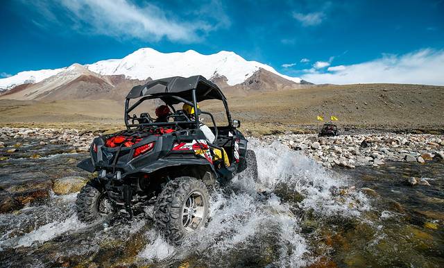 乃钦康桑雪山冰川旅游区