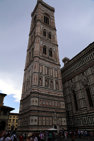 "圣母百花大教堂是 佛罗伦萨 的主座教堂，也是世界第四大教堂，曾被评为“世界最美教堂”_圣母百花大教堂"的评论图片