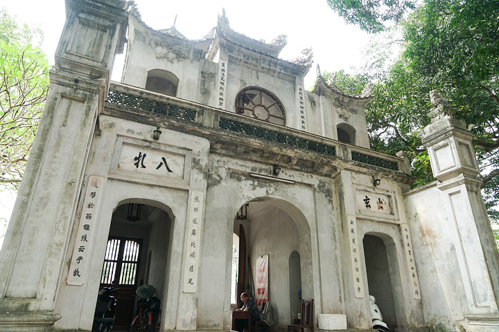"真武观作为历史悠久的越南古迹依然保留着大量的汉字，可以说让人感觉很亲切_真武观"的评论图片