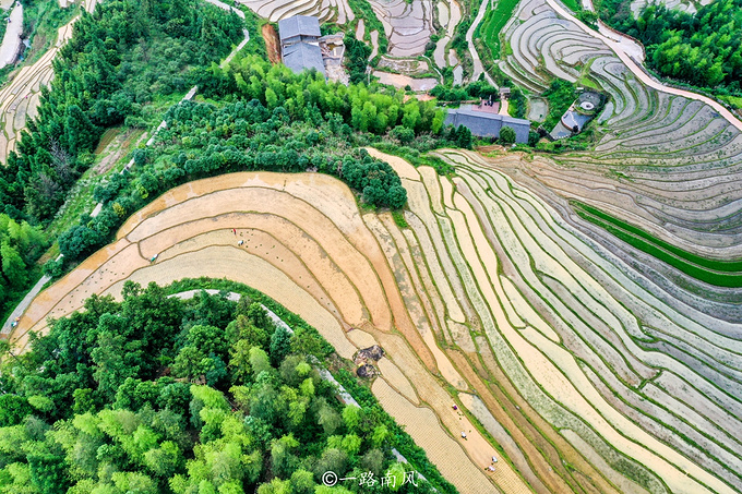 上堡梯田图片