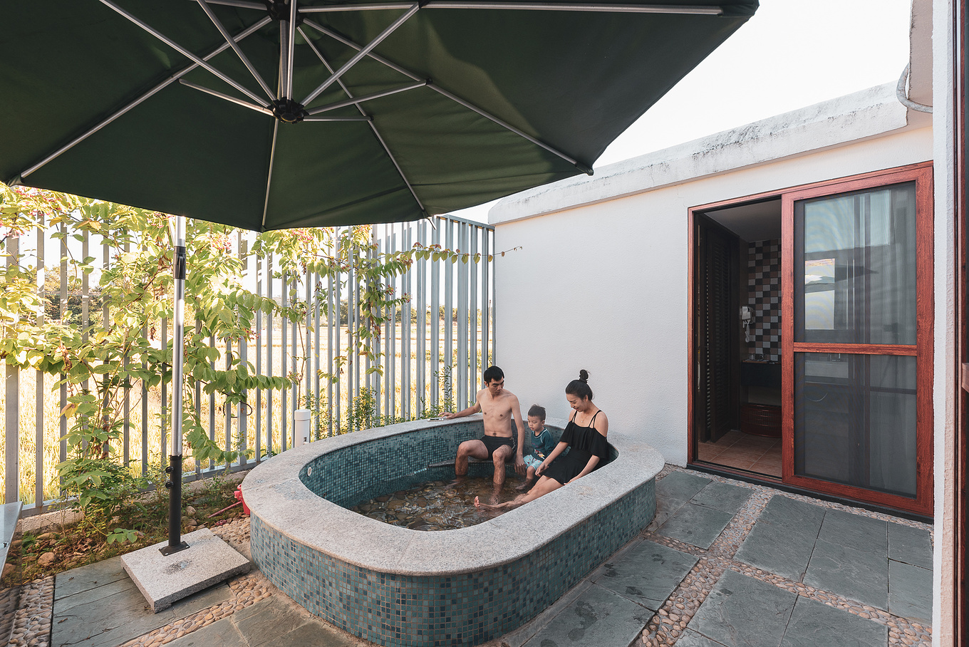     后院的私家温泉池.