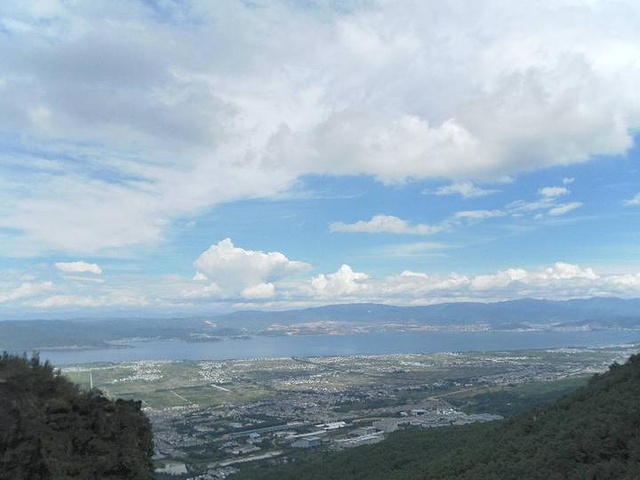 "一般游览苍山，可选择从中和索道或感通索道上到半山腰，沿玉带云游路步行欣赏沿途美景，到七龙女池中..._苍山"的评论图片