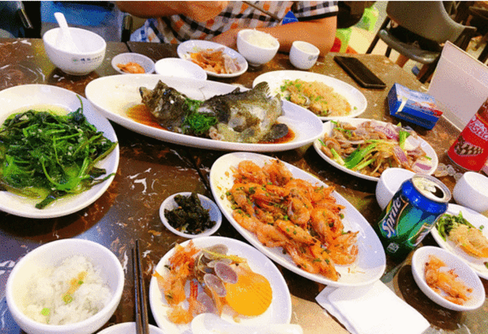 奧特萊斯的環境很好,距離酒店近,吃飯非常方便