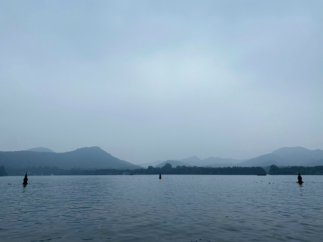 "这是西湖中最大的岛屿，风景秀丽、景色清幽_三潭印月"的评论图片