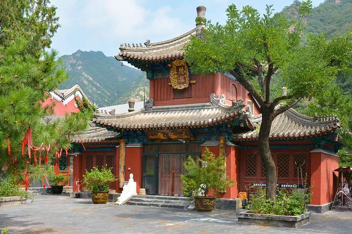 上海龙华寺天王殿图片
