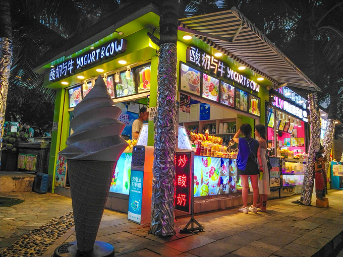 在三亚,大海与美食只差一条街的距离
