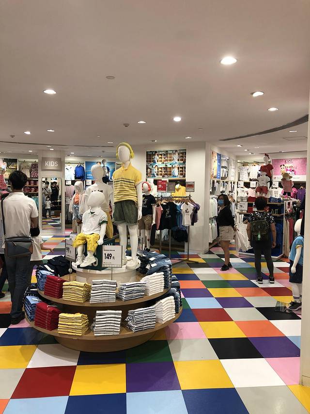 优衣库(上海南京西路全球旗舰店)