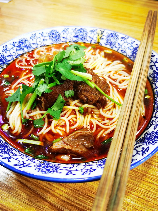 老板一直说的不辣不辣,然而看上去就很辣