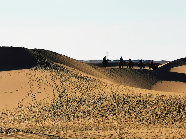 "沙漠越野冲浪，很是刺激。八道桥是沙漠王国，主要就是玩沙漠。9：55到达八道桥，沙海王国景区，_八道桥景区"的评论图片