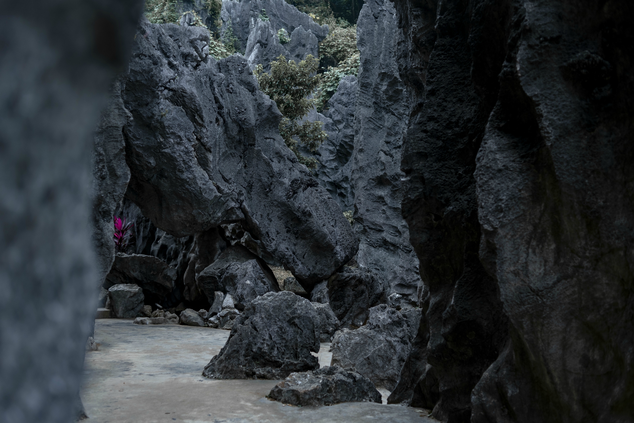 阳江有一个人间仙境的地方叫春湾石林大自然的色彩石灰岩盆地山峰环绕
