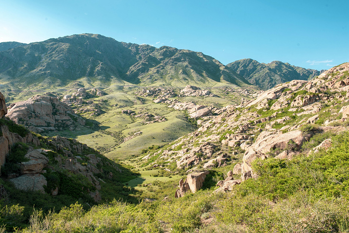 "这里是世界最大的花岗斑岩怪石群风景区。怪石峪是个在中哈边境钱上的风景区_怪石峪风景区"的评论图片