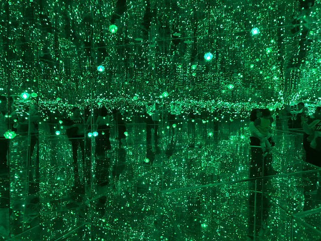 上海外滩星空错觉艺术馆是一个很适合带孩子或