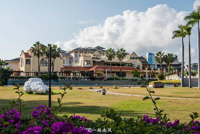 百花谷购物中心(吉阳店)