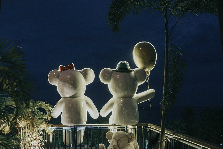 "网络上攻略说建议傍晚去，逛完出来就看到了teddy夫妇在静静地看芭提雅的夜景，咔嚓一拍浪漫十足_泰迪熊博物馆"的评论图片