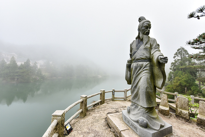 "从炼丹台上看出去的风景，天柱山西关群峰在湖畔生出新的意境_炼丹湖"的评论图片