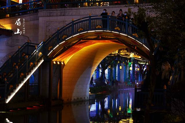 东坡里柴火鸡(子瞻大道店)