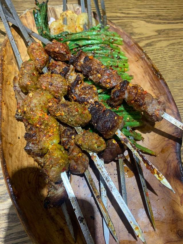 亮仔烧烤餐饮广场(南湖店)