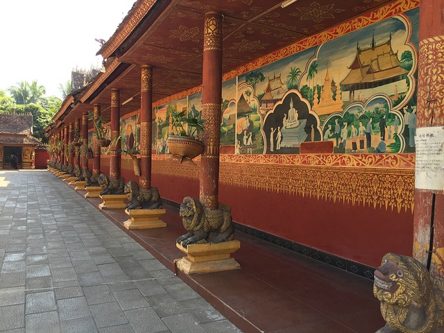 走進傣族園,必去曼春滿佛寺這是一座歷史悠久的古寺廟,國家重點文物