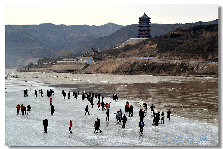 "中午 抵达 山西的最西 吕梁市的 碛口古镇黄河对面的塔，属于陕西了。全程 大概 200 公里_碛口古镇"的评论图片