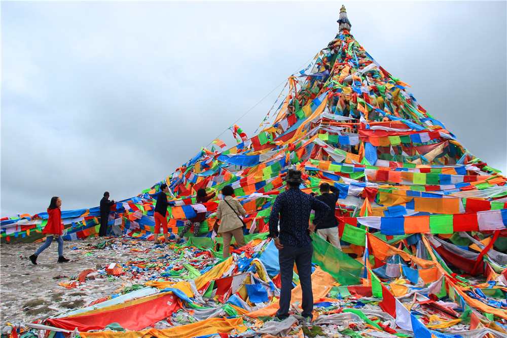 挂经幡,为家人祈福