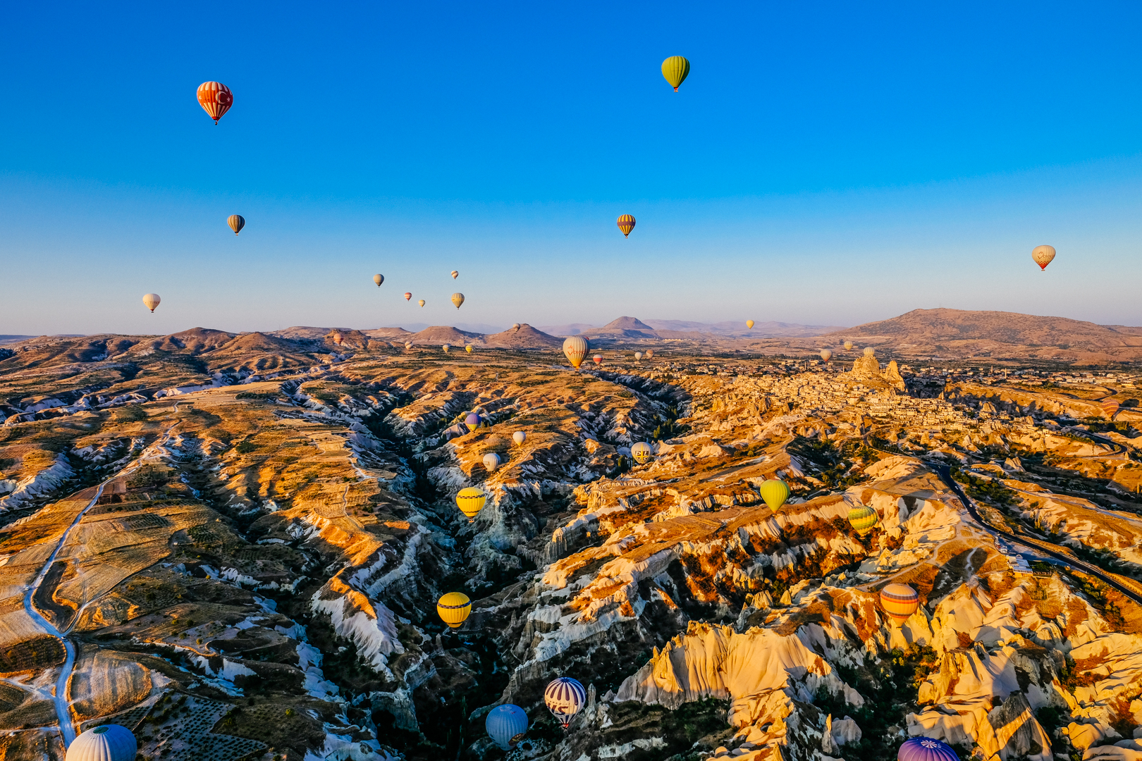土耳其的费特希耶：滑翔伞的浪漫与疯狂